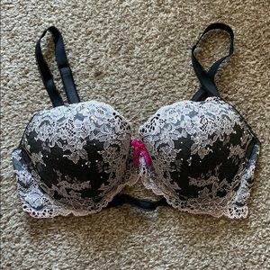 NWOT Victoria’s Secret Lace Bra